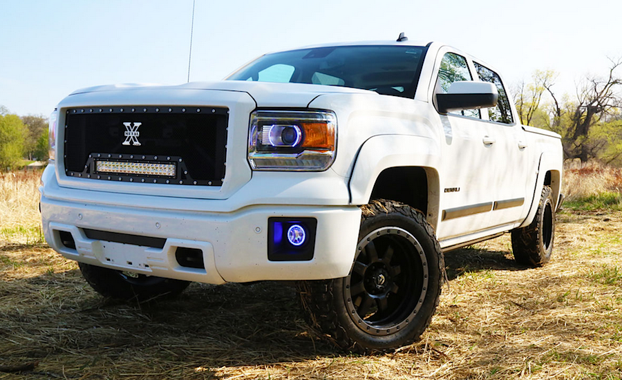 “White Lightning” GMC Sierra kicks ass