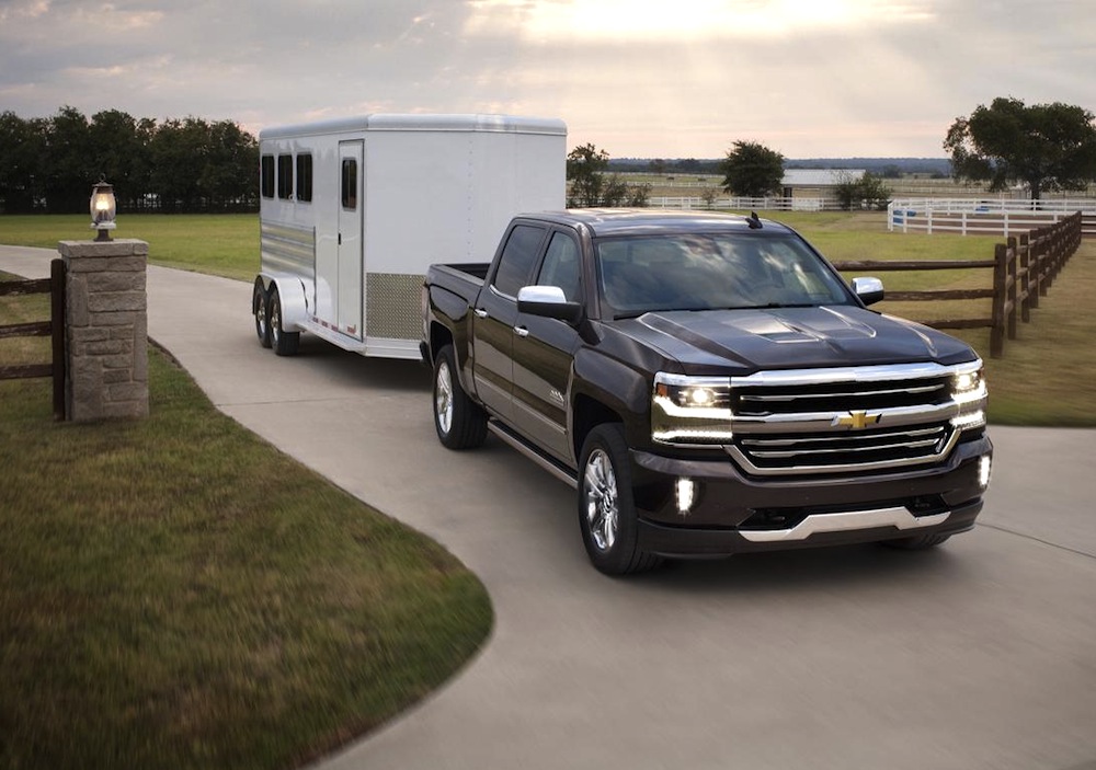 2016-Chevrolet-Silverado-High-Country-with-trailer-003