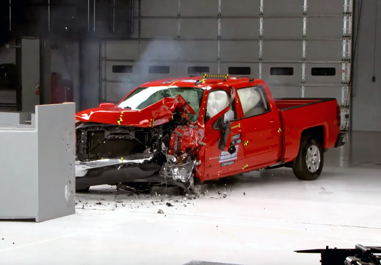 2016 Chevrolet Silverado Crash Test